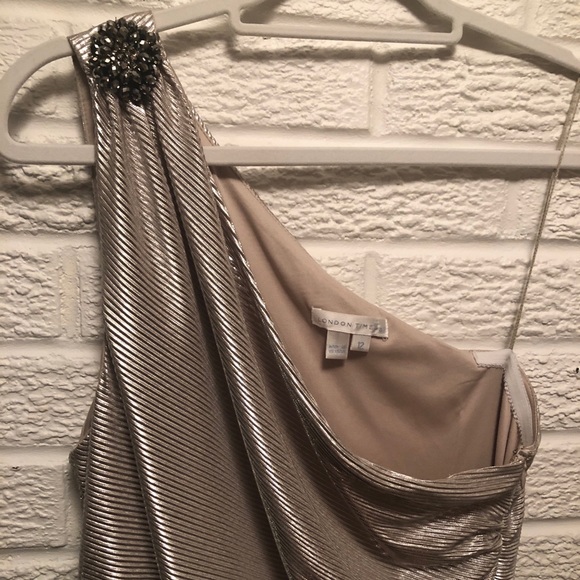 London Times Dresses & Skirts - Gold Metallic Slinky One Shoulder Dress